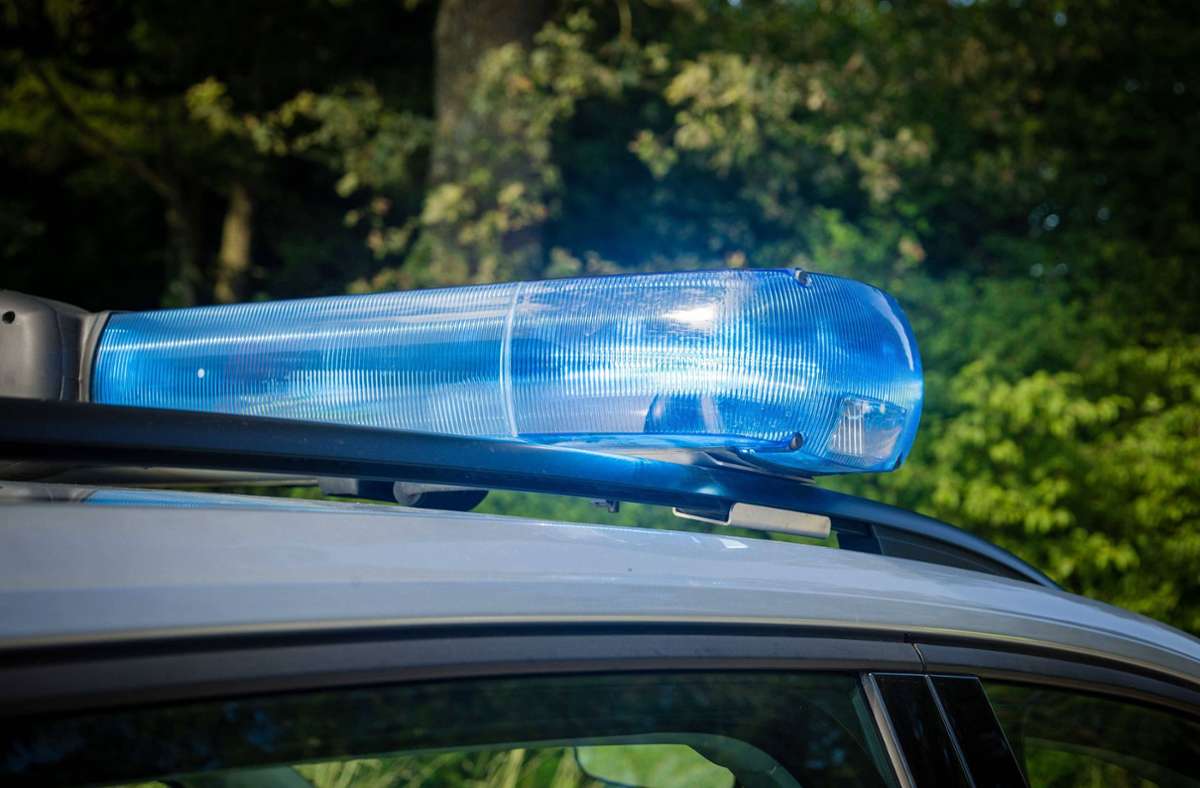 Zeugen in Stuttgart-Mitte gesucht: Räuber verletzt 22-Jährigen mit Messer