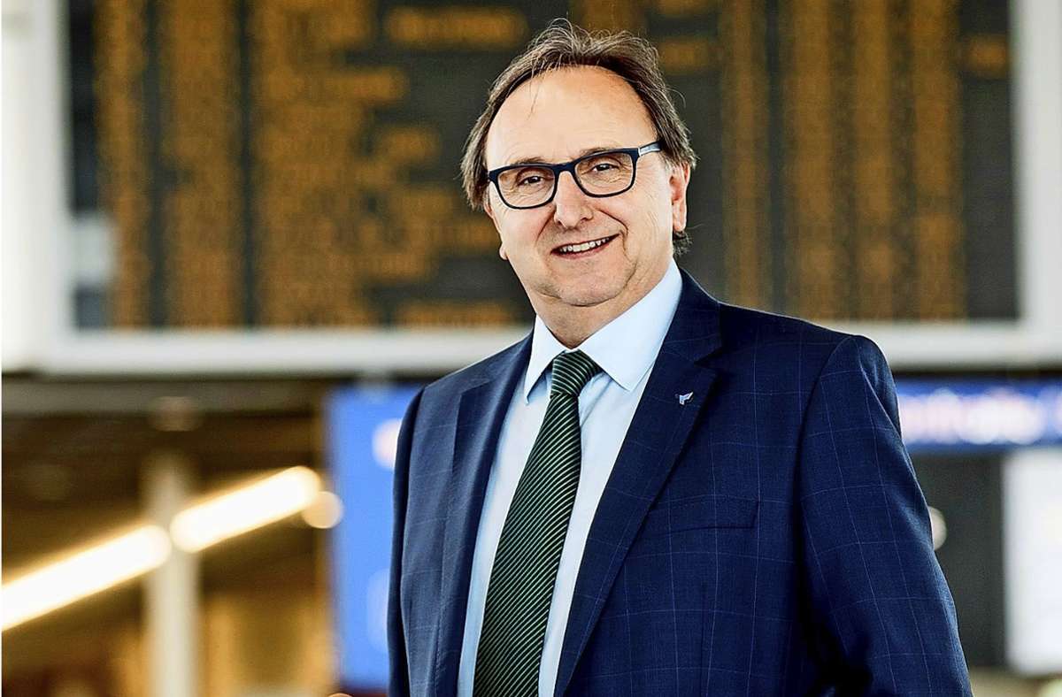 Stuttgarter Flughafenchef im Interview: Walter Schoefer geht bei Geschäften von langsamer Entspannung aus