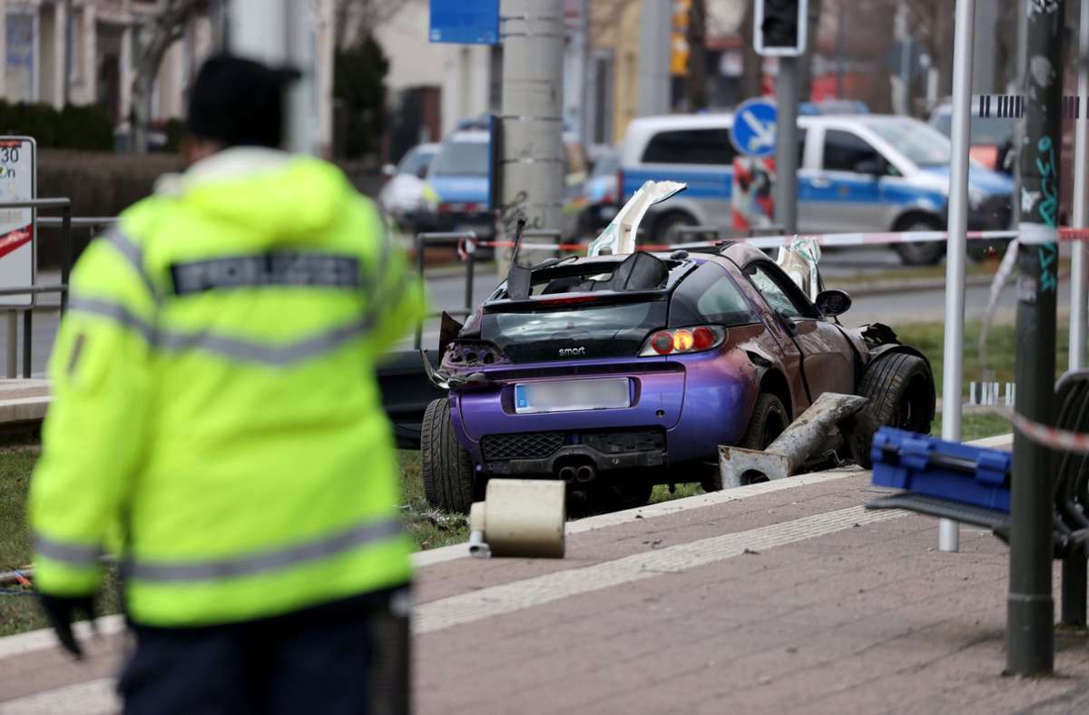 Leipzig: Auto fährt in Menschengruppe –  drei Tote