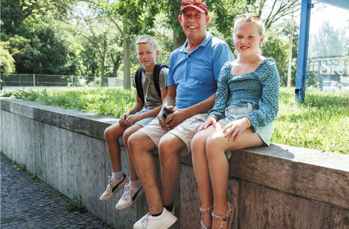 Familie Munniksma aus den Niederlanden, Vater Anton, Jelle und Iris, die 10-jährigen Zwillinge.