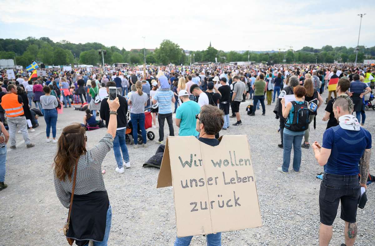 Großdemo in Stuttgart: Grundrechte im Widerstreit