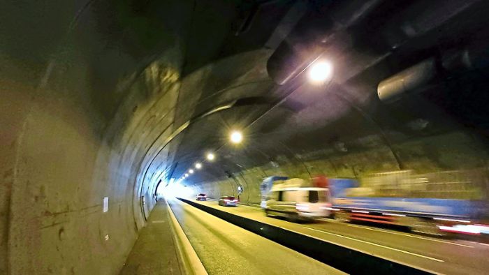 Einblicke in die Baustelle tief in der Tunnelröhre