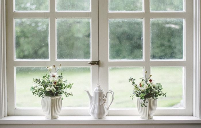 Beim Fensterkauf gibt es ein paar grundsätzliche Kniffe zu bedenken, damit Rahmen und Verglasung auch zuverlässig dafür sorgen, dass weniger Wärme entweicht.