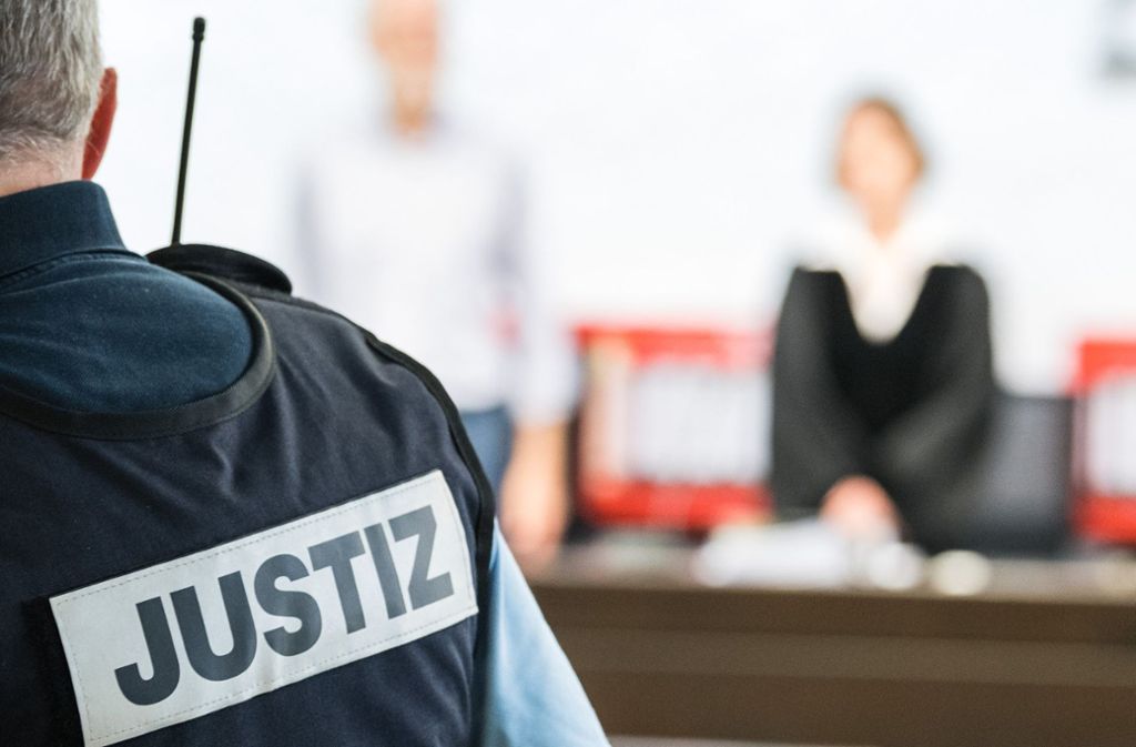 Stuttgart: Sexualstraftäter vor Gericht: Rentner gesteht sexuellen Missbrauch