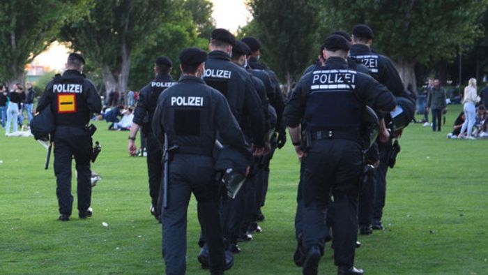 Polizei wertet Videos zu Krawallen bei Neckarwiese aus