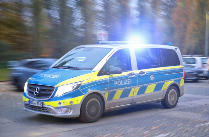 Unfall in Kirchheim: Streifenwagen im Einsatz stößt mit Auto zusammen
