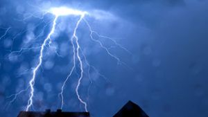 Unwetter: Vier Menschen nach Blitzeinschlag in Dresden in Lebensgefahr