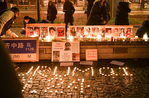 Auf dem Stuttgarter Stauffenbergplatz hat  die Chinesische Community gegen die Null-Covid-Strategie in China protestiert. Foto: LICHTGUT/Max Kovalenko