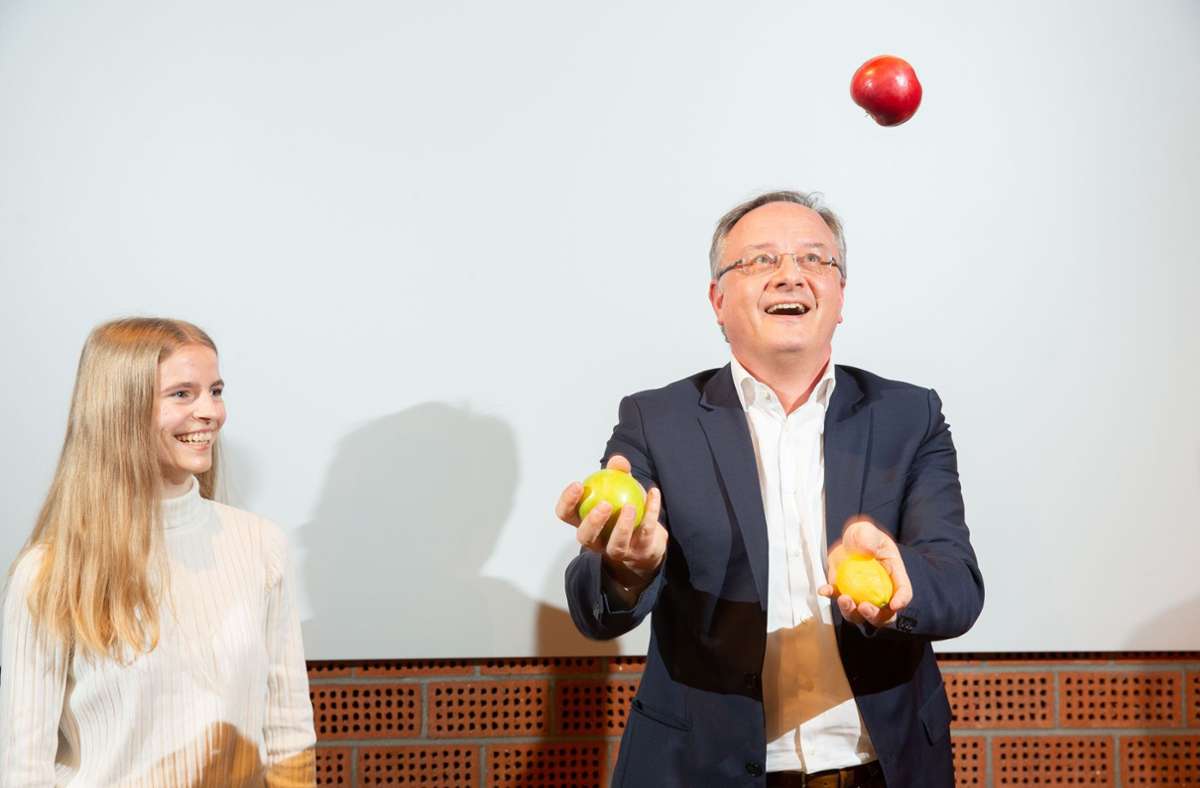 Sag es ohne Worte Ella Fellmann Andreas Stoch: Wir verstehen uns gut – und könne beide jonglieren.