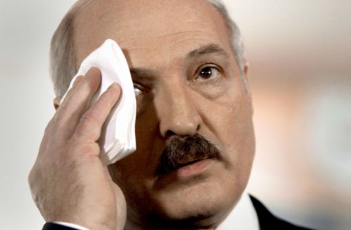 Lukaschenko kommt bei den Forderungen der Partisanen ins Schwitzen. Foto: AP/Sergei Grits