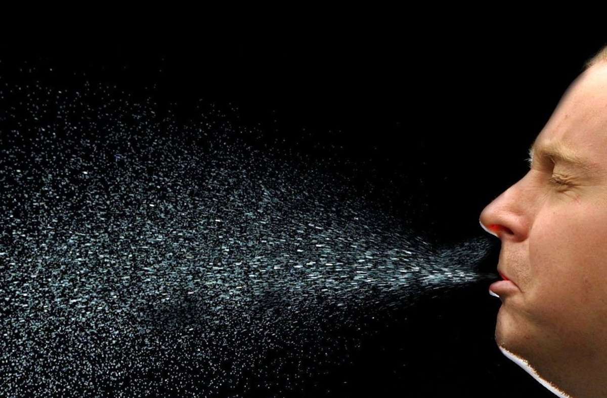 Masken und Corona-Virus: Ansteckungsgefahr trotz Maske bei Niesen und Husten