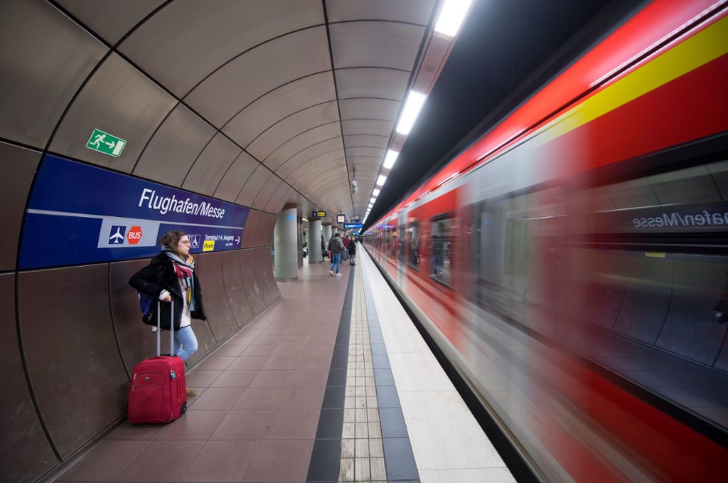 Die Sperrung könnte ein Jahr lang dauern: S21-Bauarbeiten schneiden Flughafen von S-Bahn ab
