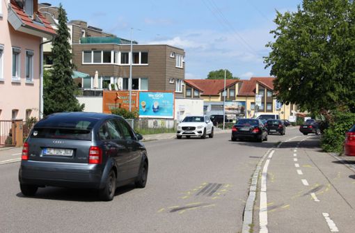 Am 21. Juli hat sich auf der Tübinger Straße  ein schwerer Unfall ereignet. Acht Autos wurden geschrottet. Die Spuren sind noch zu sehen. Foto: /Caroline Holowiecki
