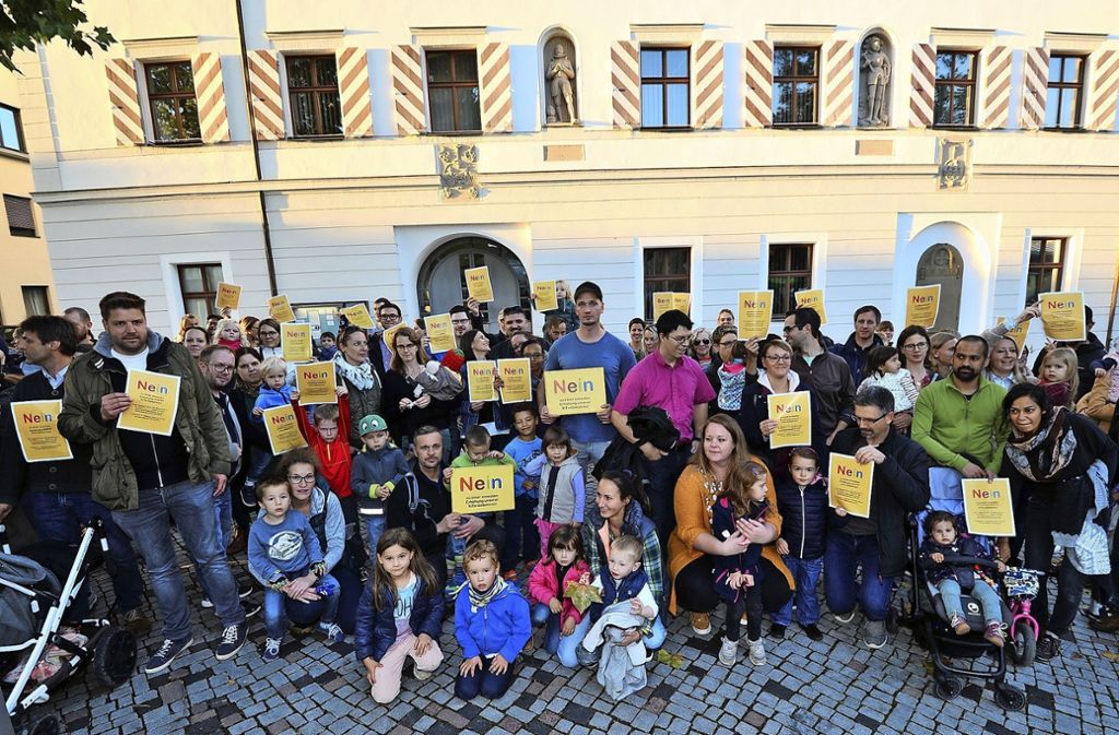 Verwaltung will ohne Gemeinderat entscheiden: Streit um Kindergartengebühren in Neuhausen