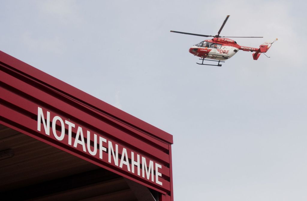 Arbeitsunfall in Aichtal: Staplerfahrer muss verletzt in die Klinik