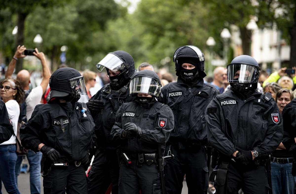„Querdenken“-Demos gegen Corona-Politik: Berliner Polizei prüft  Gewaltvorwürfe