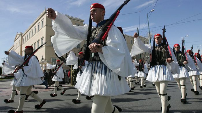 Griechen feiern 200 Jahre Unabhängigkeit mit Parade in Stuttgart