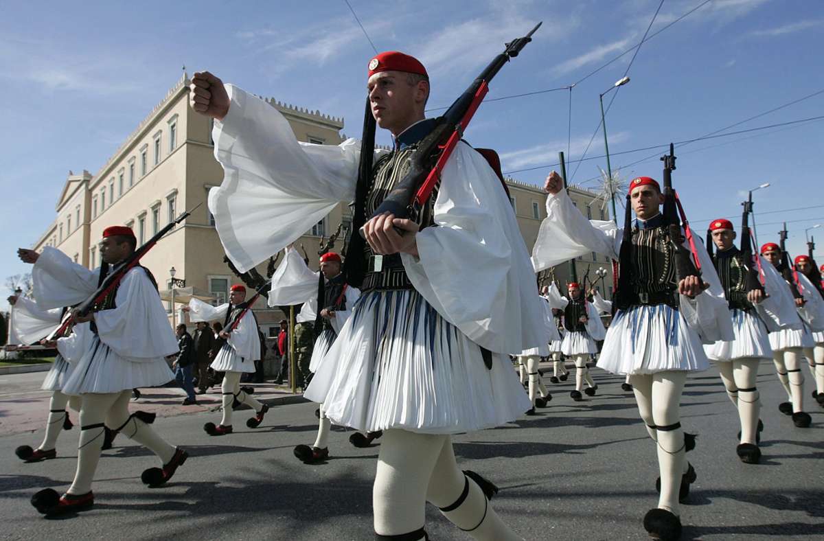 Jubiläumsfeier  in Stuttgart: Griechen feiern 200 Jahre Unabhängigkeit mit Parade in Stuttgart
