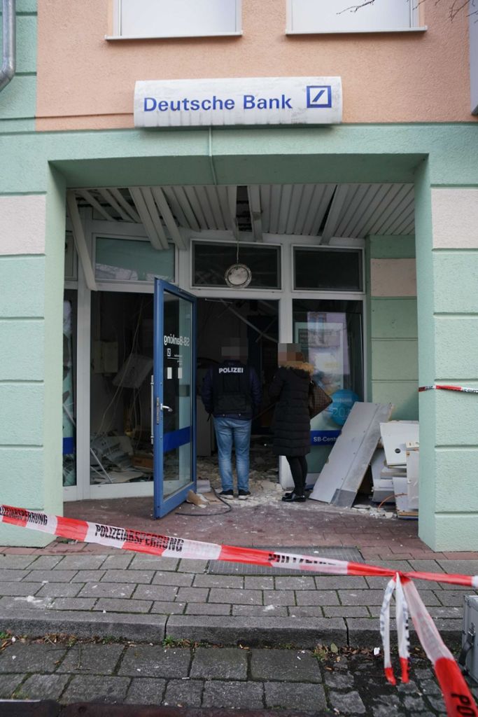 15.2.2020 Plochingen: Täter sprengen Geldautomat und richten großen Schaden an.