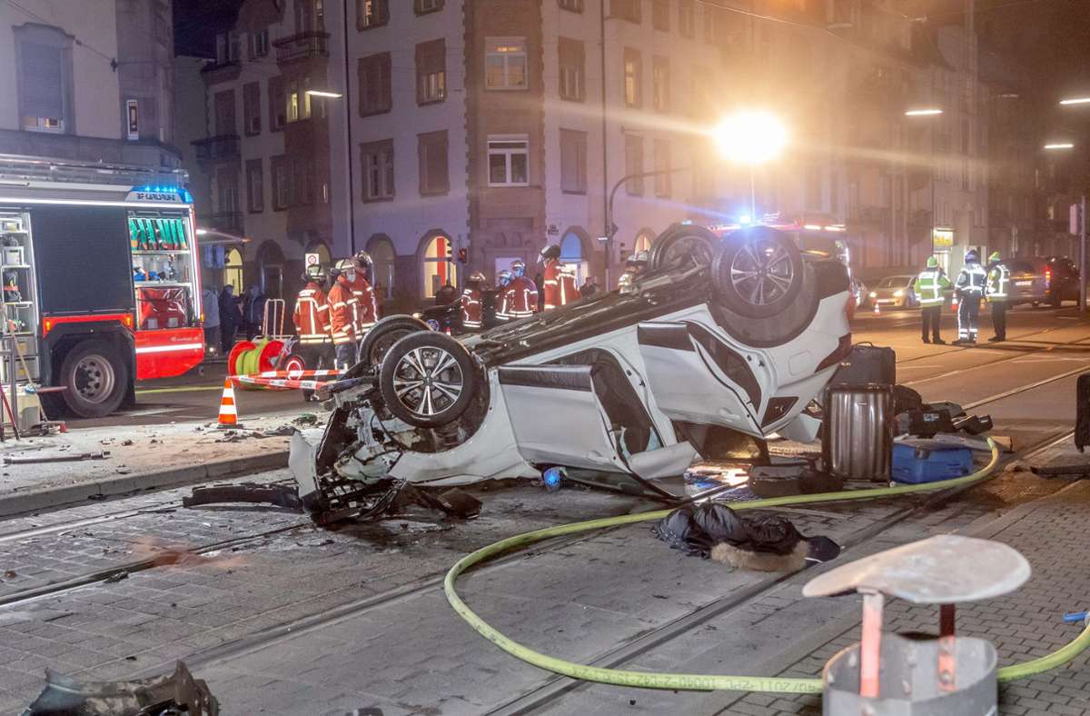 Karlsruhe: Bewaffneter Mann verursacht Unfälle mit Verletzten