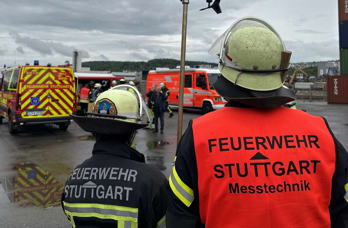 Stuttgart: Unklarer  Gasgeruch sorgt für Großeinsatz der Feuerwehr