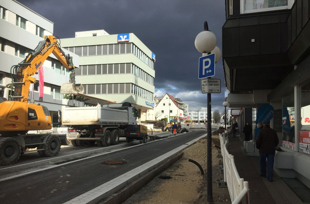 Voraussichtlich Ende Juli soll der Umbau der Hindenburgstraße in Nellingen beendet sein.