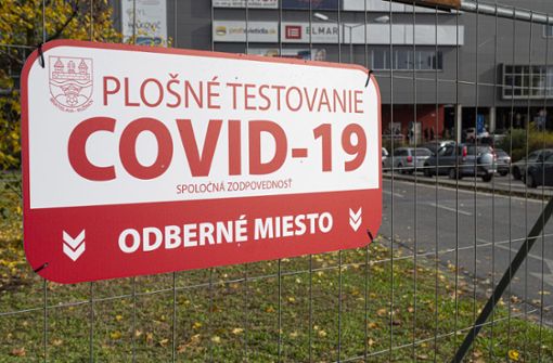 In der Slowakei steigen etwa seit Oktober die Infektionszahlen so dramatisch an. (Symbolbild) Foto: dpa/Michal Svìtok