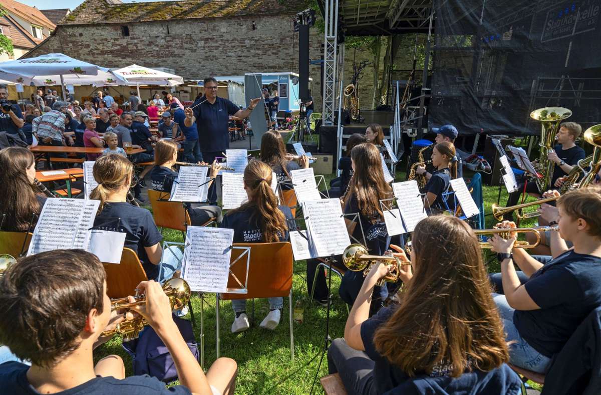 Von Blasmusik bis Pop und Rock: In den Grünanlagen vor der Stadtmauer feiert der Musikverein Stadtkapelle Weil der Stadt sein Frühlingsfest.