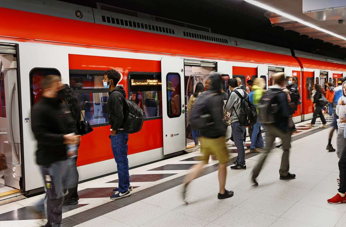 S-Bahnen in Stuttgart: Fahrgäste sind genervt und resigniert von der Störung