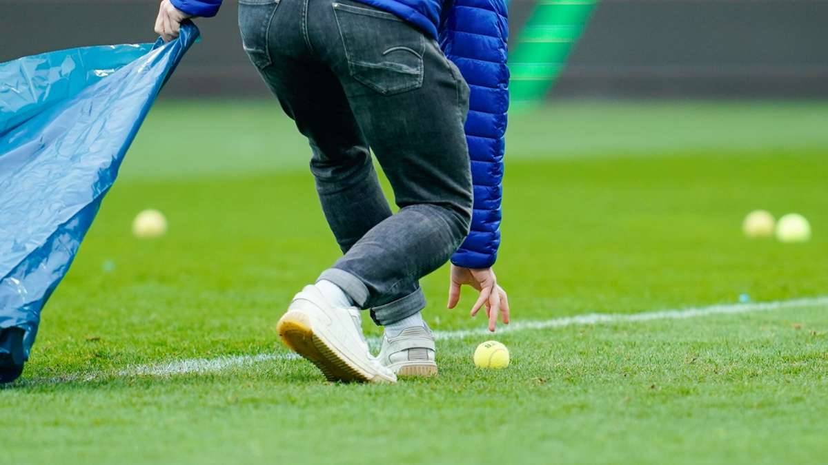 Streit um Investoren-Einstieg: Strafen wegen Fan-Protesten: DFB zählt keine Tennisbälle