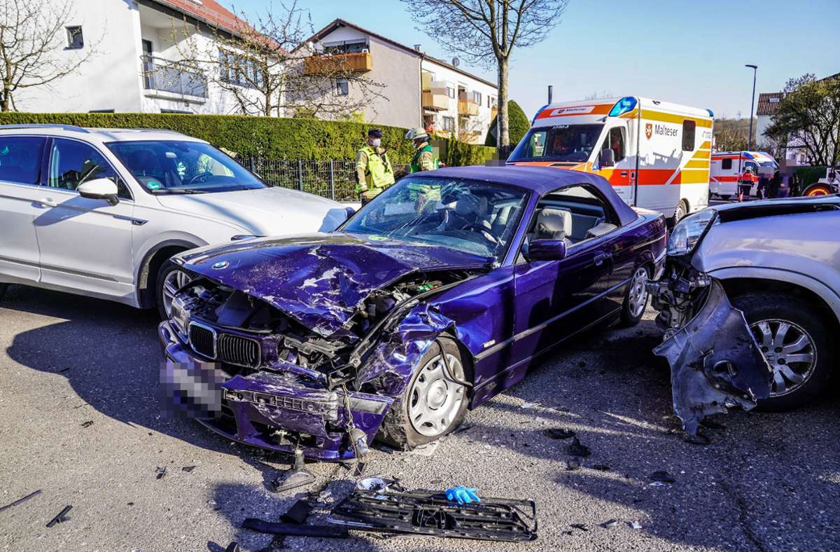 Unfall in Reichenbach: Zusammenstoß von drei Autos - zwei Verletzte