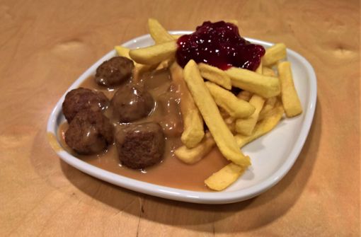 Gehört für viele Besucher von Ikea einfach dazu: Fleischbällchen Köttbullar mit Pommes als Mittagessen. (Symbolbild) Foto: imago images/Manfred Segerer/Manfred Segerer via www.imago-images.de