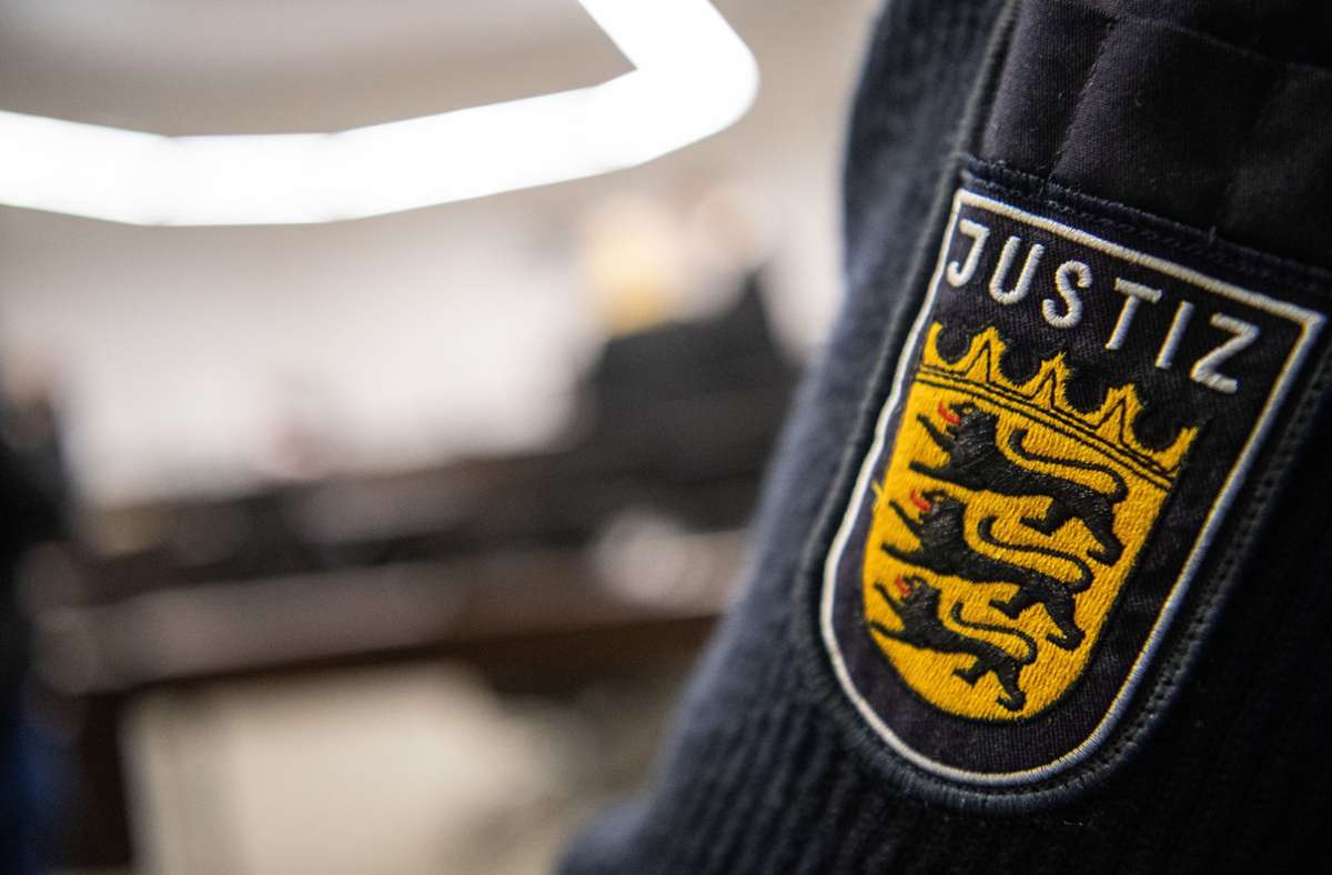 Prozess am Landgericht Stuttgart: Angeklagter räumt Messerangriff ein