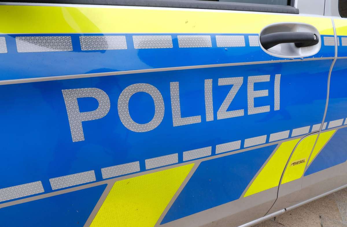 Kontrolle in Lauda-Königshofen: 26-Jährige  fährt Pistolen und Gewehre im Kofferraum umher
