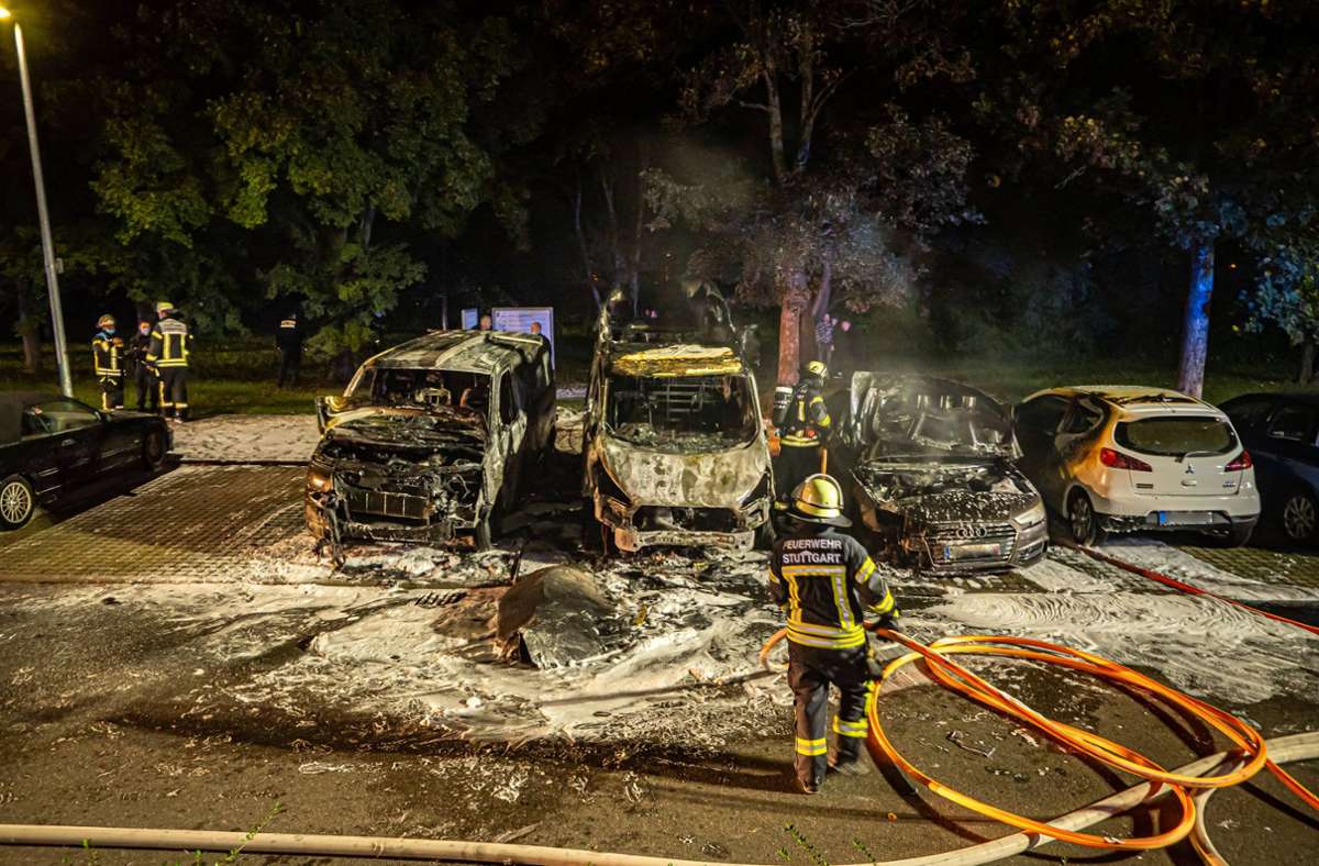 Feuer in Stuttgart-Neuwirtshaus: Wieder brennt nachts ein Auto