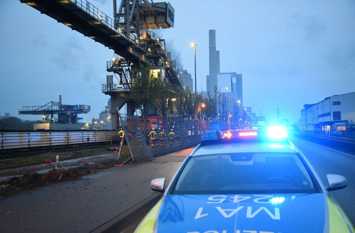 Unfall in Mannheim: Lkw fährt gegen Kran von Großkraftwerk - Fahrer stirbt
