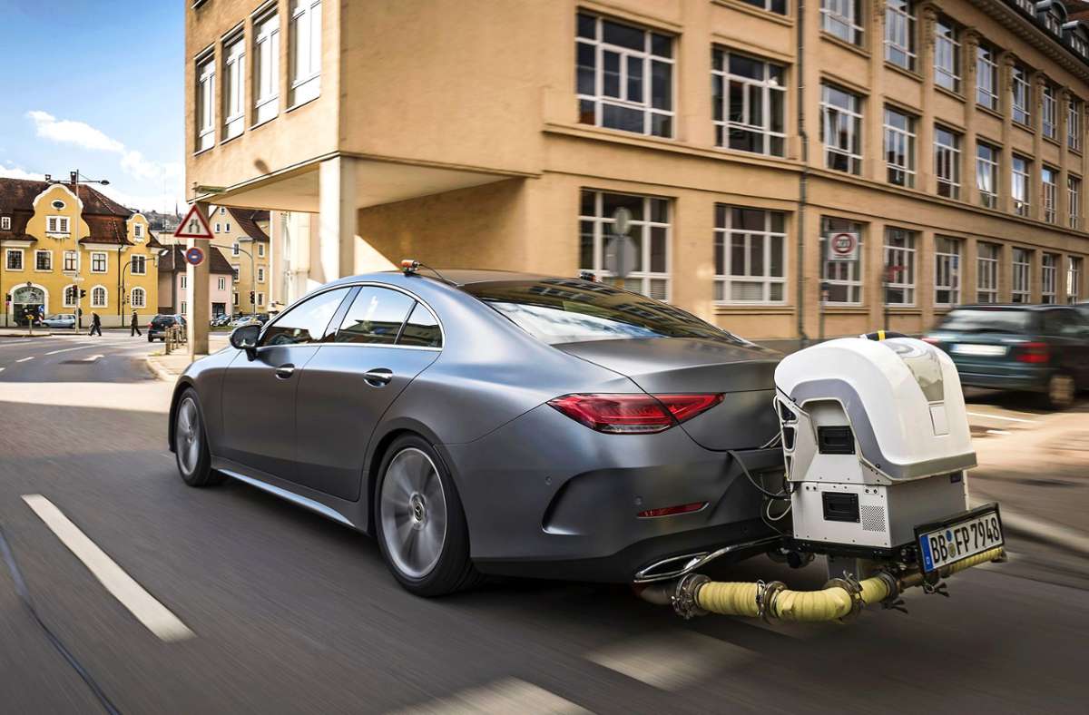 Abgasmessung im Straßenbetrieb: Die EU will die Regeln für Schadstoffemissionen von Pkw und Nutzfahrzeugen verschärfen. Foto: Mercedes-Benz AG