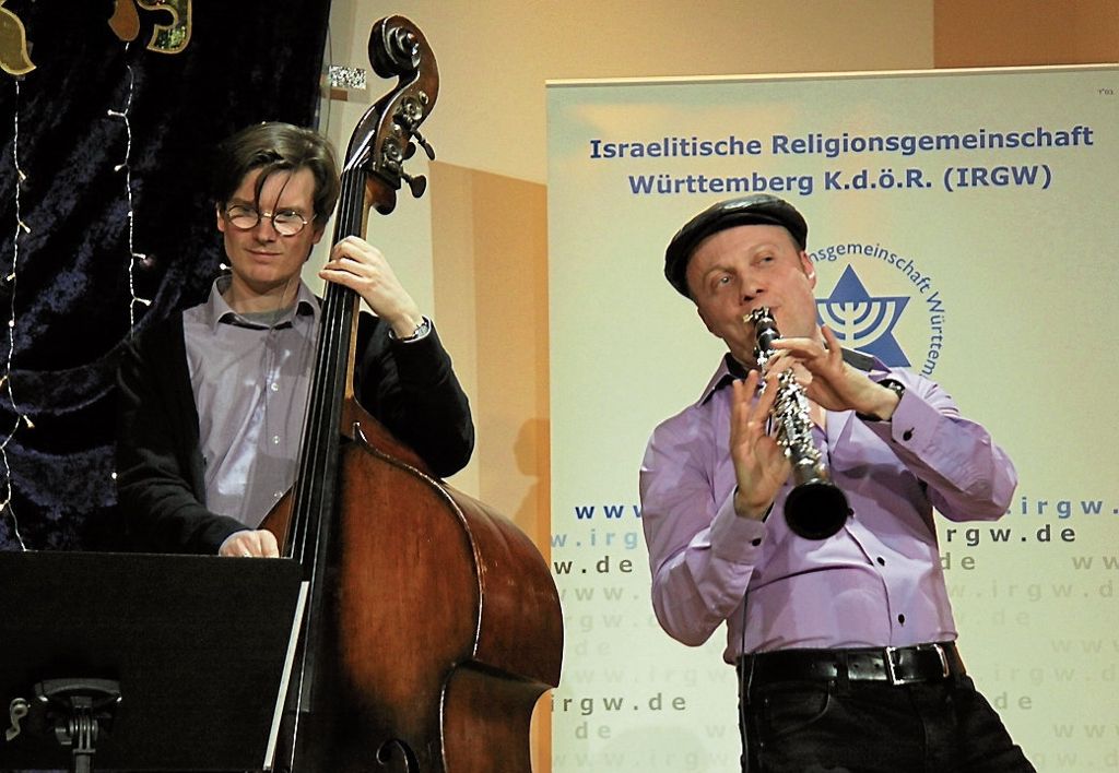 Michael Meier-Etienne (links) und Dimitri Schenker gehören zu „Klezmer Tunes“ und haben mit ihren beiden Kollegen das Publikum begeistert.