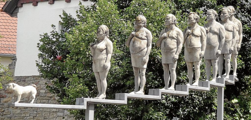 Figuren von Peter Lenk entlang des Jerg-Ratgeb-Skulpturenpfads. Fotos: hn, Stadt Herrenberg