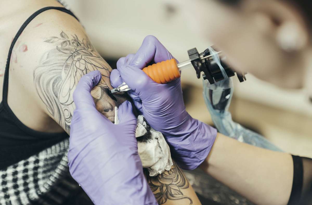 Corona-Pandemie: Gericht lehnt Eilantrag von Tattoo-Studio gegen Schließung ab