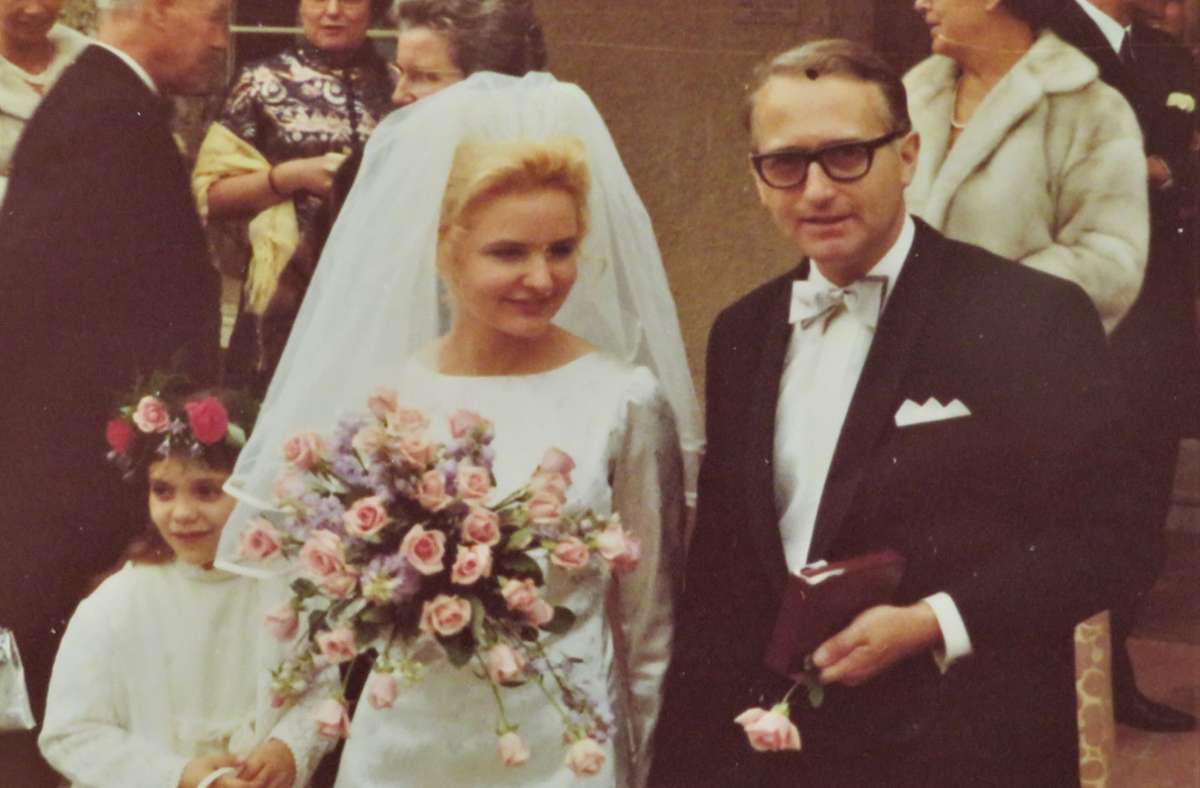 Angelika und Dieter heiraten 1970 in Garmisch-Partenkirchen. Gefeiert wird auf Schloss Elmau, wo sie sich gut ein Jahr zuvor kennengelernt haben.