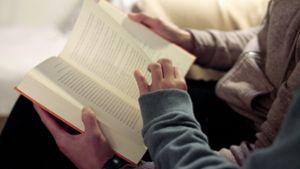 Eltern mit höherer Bildung lesen öfter vor