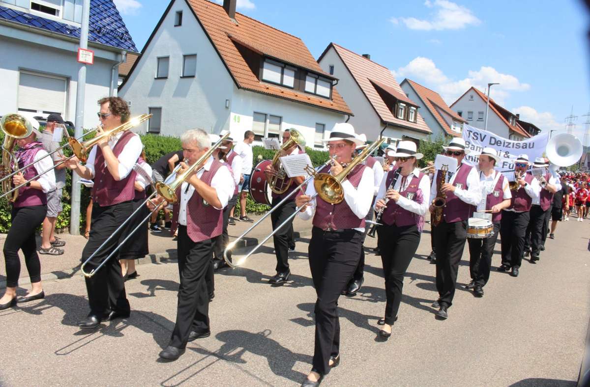 Der Festzug des Kreismusikfests zog durch Deizisau.