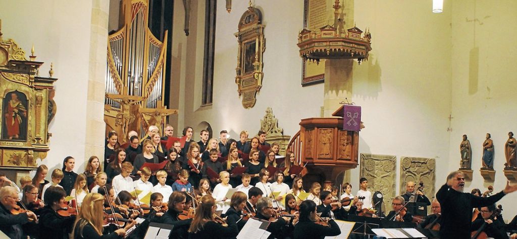 Musikschüler laden beim Adventskonzert zum Mitsingen ein