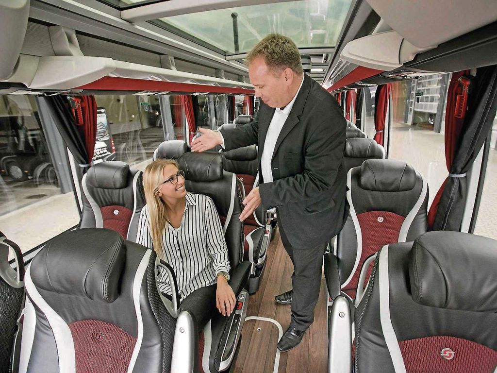 KERNEN:  Busreisen sind gefragt - Vier Luxusfahrzeuge im Einsatz - Täglicher Shuttle-Dienst für 550 Behinderte: Immer mehr Junge schätzen Rundum-sorglos-Paket
