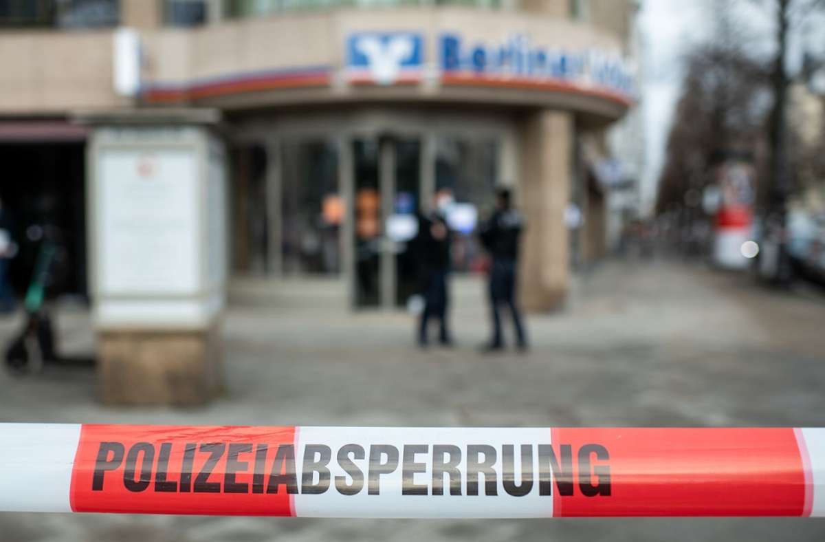 Berliner Einkaufsstraße Ku’damm: Spektakulärer Überfall auf Geldtransporter – Videos zeigen Tatablauf