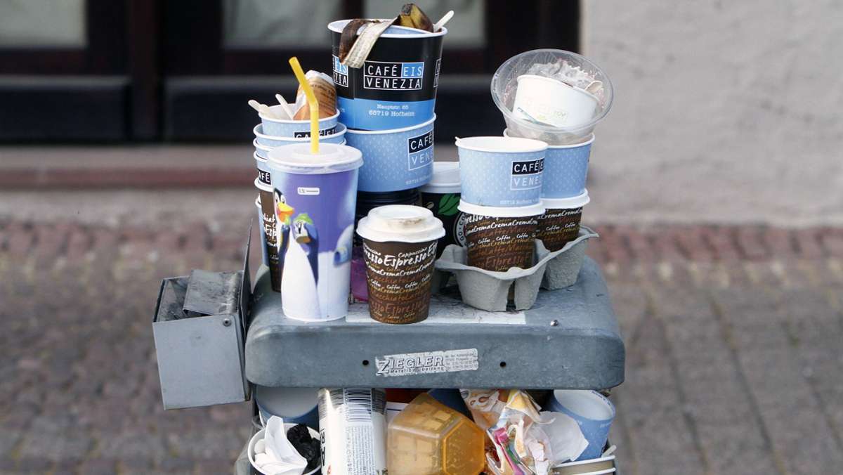 Mehrwegpflicht in Esslingen: Helfen Mehrwegeisbecher gegen Müll in der Stadt?