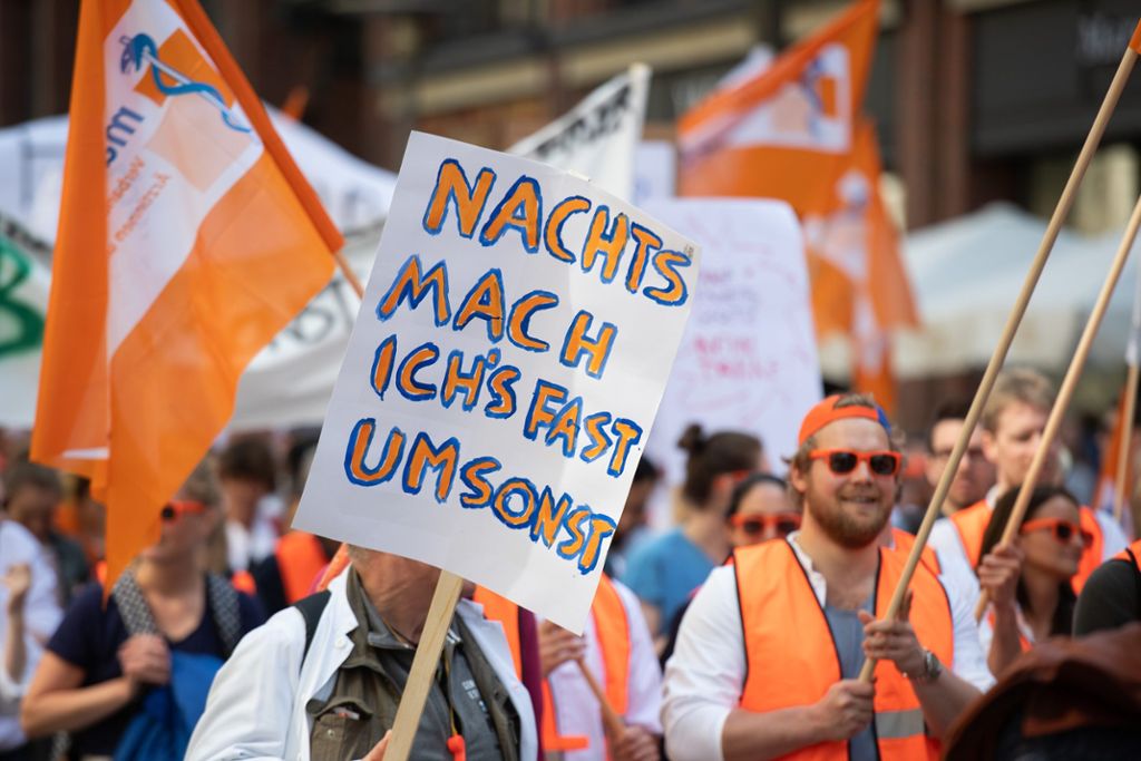 Marburger Bund hatte zur Kundgebung in Stuttgart eingeladen: Ärzte streiken für bessere Arbeitsbedingungen