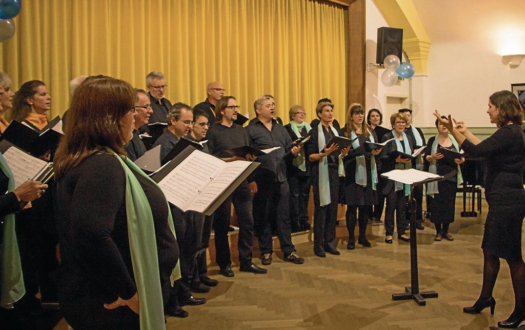 WERNAU:  Der Chor „Leo Cantabile“ ist längst eine feste Größe im Liederkranz: Stabübergabe beim Geburtstagskonzert