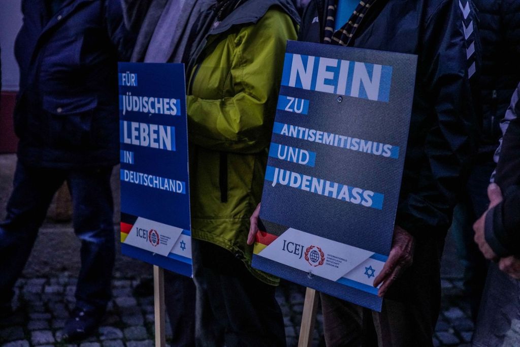 10.10.2019 Nach dem Anschlag von Halle: Solidaritätskundgebung vor der Esslinger Synagoge.